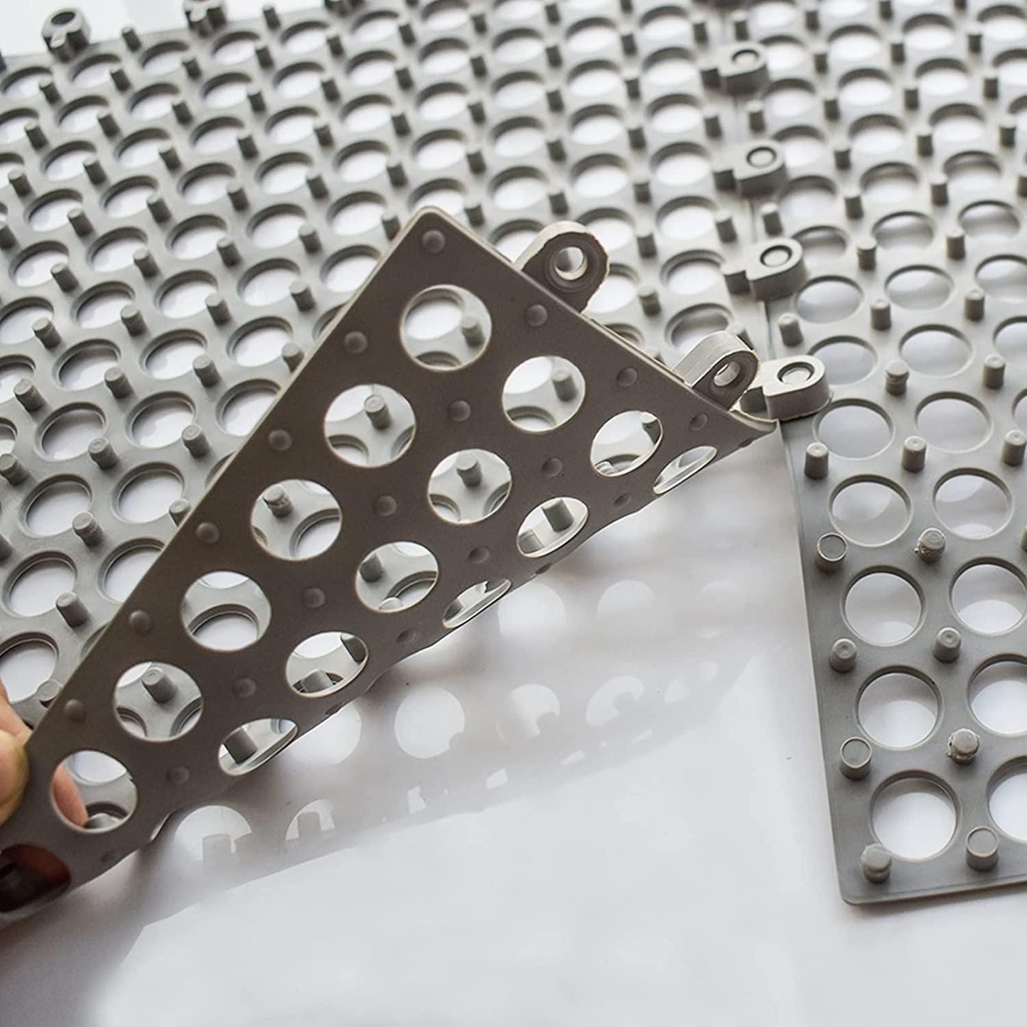 Anti-Slip Interlocking Bathroom Mats – Pack of 2 (White & Grey)